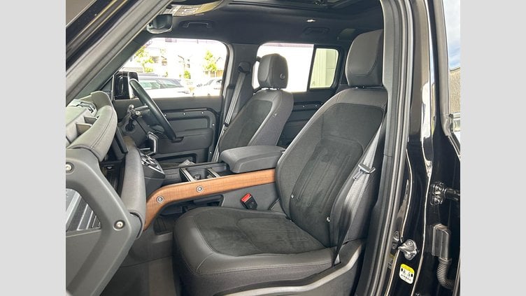 2022 認定中古車 Land Rover Defender 110 サントリーニブラック D300 AWD（AT） OO BLACK EDITION