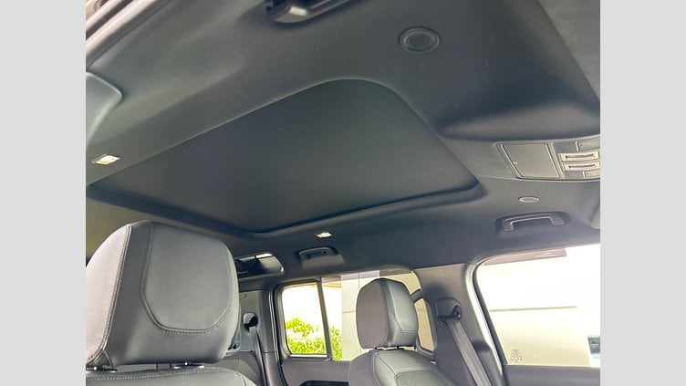 2022 認定中古車 Land Rover Defender 110 サントリーニブラック D300 AWD（AT） OO BLACK EDITION