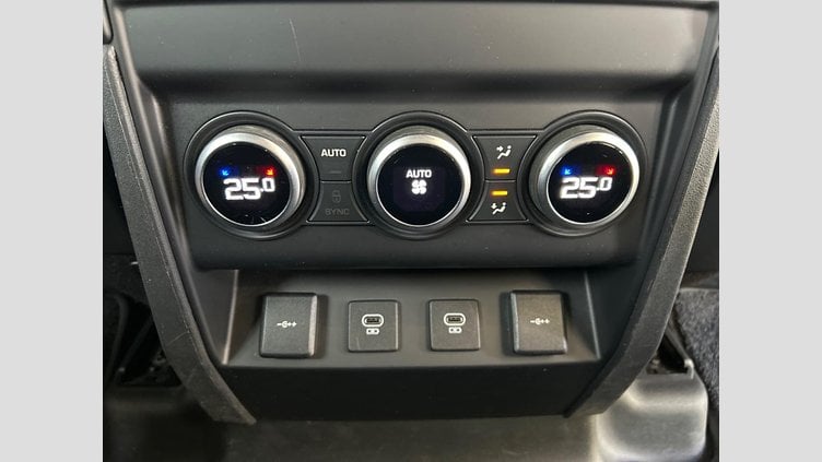 2022 認定中古車 Land Rover Defender 110 サントリーニブラック D300 AWD（AT） OO BLACK EDITION