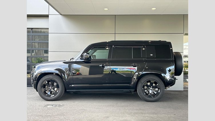 2022 認定中古車 Land Rover Defender 110 サントリーニブラック D300 AWD（AT） OO BLACK EDITION