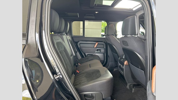 2022 認定中古車 Land Rover Defender 110 サントリーニブラック D300 AWD（AT） OO BLACK EDITION