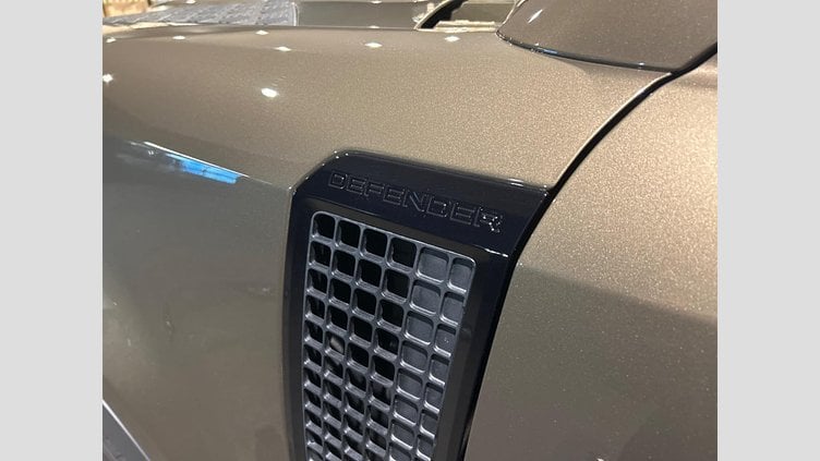 2024 認定中古車 Land Rover Defender 110 ゴンドワナストーン D300 AWD（AT） S