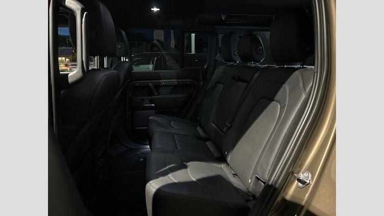 2024 認定中古車 Land Rover Defender 110 ゴンドワナストーン D300 AWD（AT） S