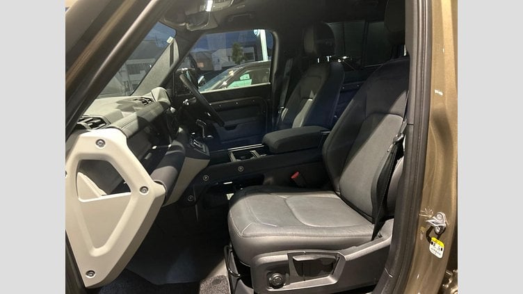 2024 認定中古車 Land Rover Defender 110 ゴンドワナストーン D300 AWD（AT） S