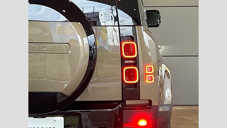 2024 認定中古車 Land Rover Defender 110 ゴンドワナストーン D300 AWD（AT） S