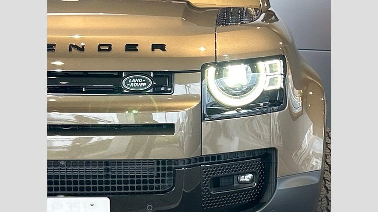 2024 認定中古車 Land Rover Defender 110 ゴンドワナストーン D300 AWD（AT） S