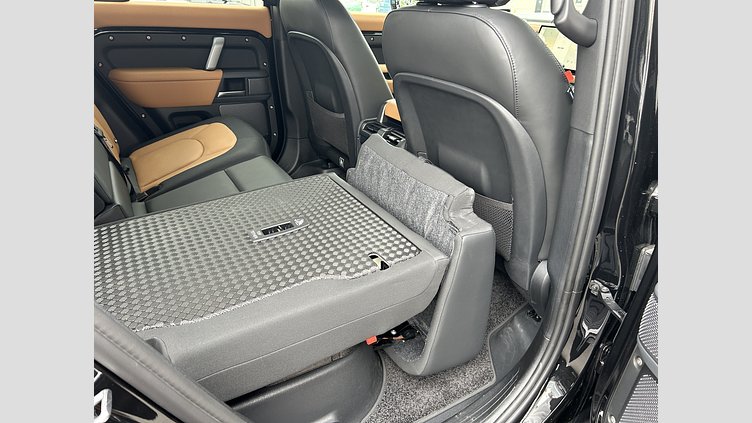 2024 認定中古車 Land Rover Defender 110 サントリーニブラック D300 AWD（AT） X-DYNAMIC HSE