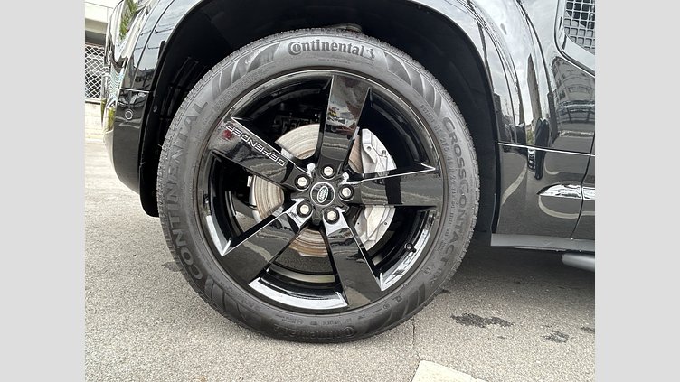 2024 認定中古車 Land Rover Defender 110 サントリーニブラック D300 AWD（AT） X-DYNAMIC HSE