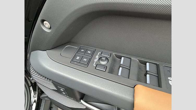 2024 認定中古車 Land Rover Defender 110 サントリーニブラック D300 AWD（AT） X-DYNAMIC HSE