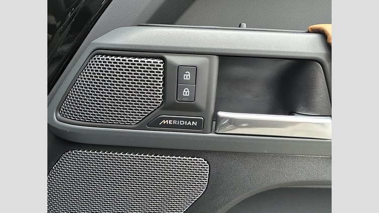 2024 認定中古車 Land Rover Defender 110 サントリーニブラック D300 AWD（AT） X-DYNAMIC HSE
