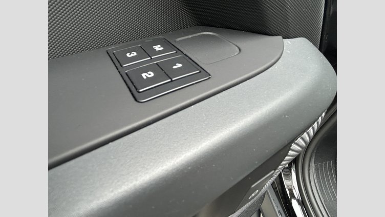 2024 認定中古車 Land Rover Defender 110 サントリーニブラック D300 AWD（AT） X-DYNAMIC HSE