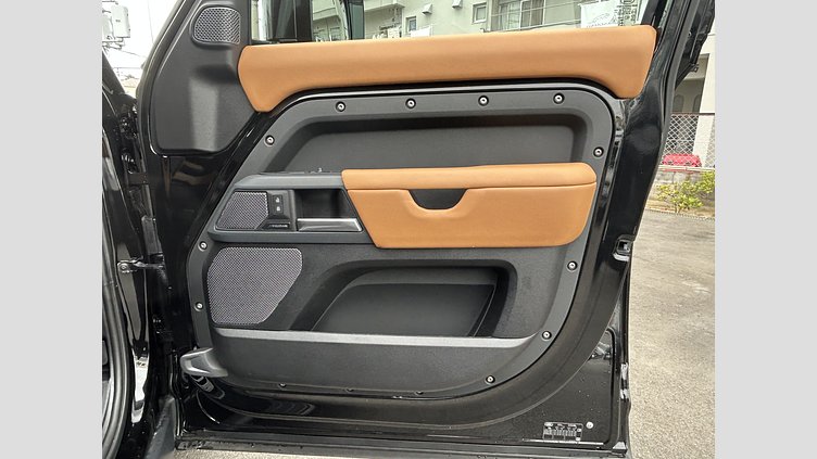 2024 認定中古車 Land Rover Defender 110 サントリーニブラック D300 AWD（AT） X-DYNAMIC HSE
