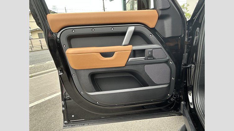 2024 認定中古車 Land Rover Defender 110 サントリーニブラック D300 AWD（AT） X-DYNAMIC HSE