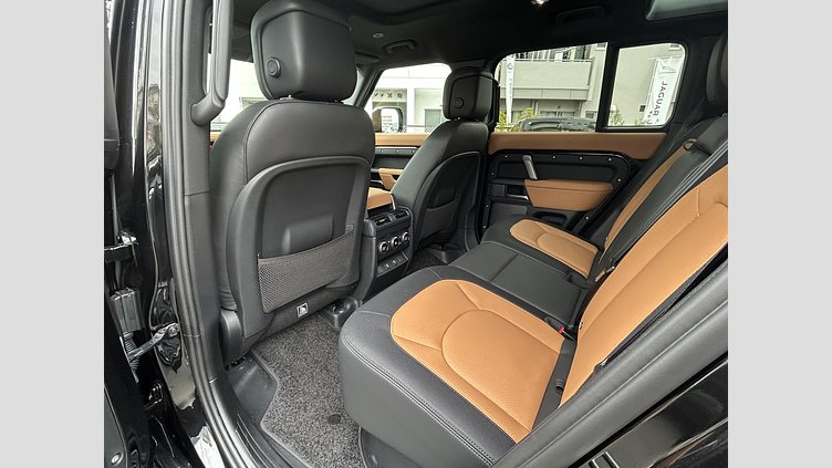 2024 認定中古車 Land Rover Defender 110 サントリーニブラック D300 AWD（AT） X-DYNAMIC HSE