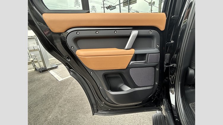 2024 認定中古車 Land Rover Defender 110 サントリーニブラック D300 AWD（AT） X-DYNAMIC HSE