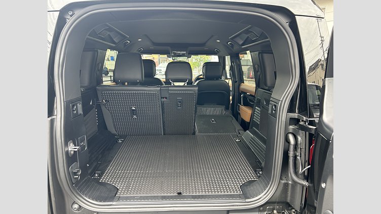 2024 認定中古車 Land Rover Defender 110 サントリーニブラック D300 AWD（AT） X-DYNAMIC HSE