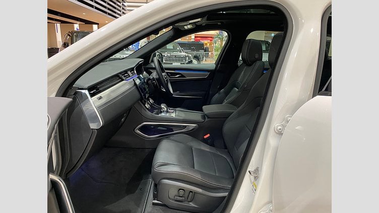 2024 認定中古車 Jaguar F-Pace オストゥーニパールホワイト D204 AWD（オートマチック）MHEV R-DYNAMIC SE