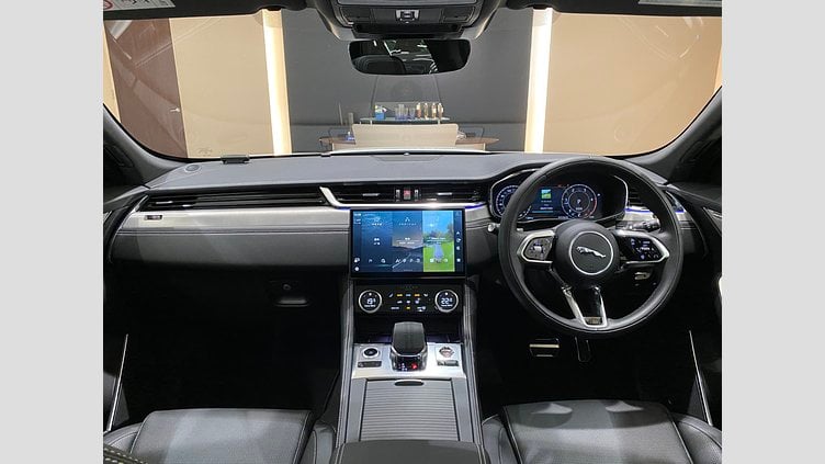 2024 認定中古車 Jaguar F-Pace オストゥーニパールホワイト D204 AWD（オートマチック）MHEV R-DYNAMIC SE