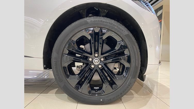 2024 認定中古車 Jaguar F-Pace オストゥーニパールホワイト D204 AWD（オートマチック）MHEV R-DYNAMIC SE