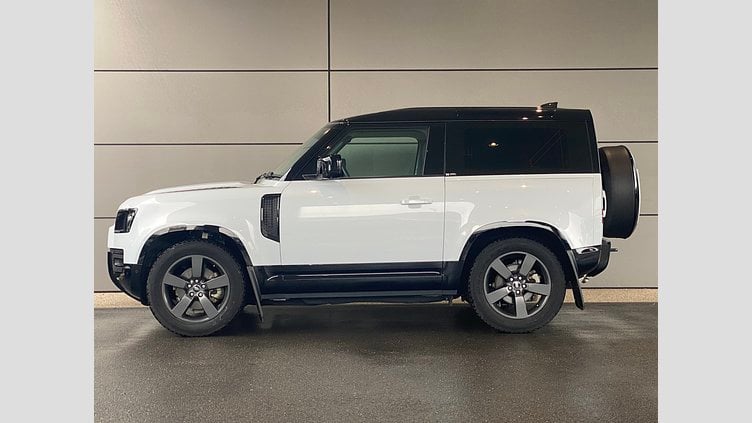 2023 認定中古車 Land Rover Defender 90 ユーロンホワイト P300 AWD（AT） X-DYNAMIC SE
