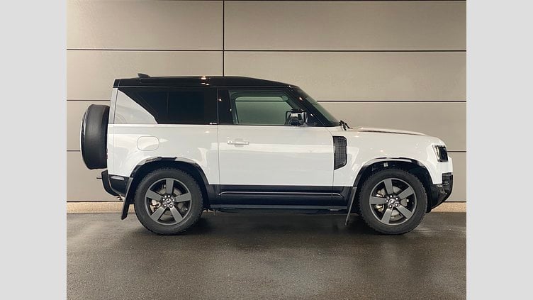 2023 認定中古車 Land Rover Defender 90 ユーロンホワイト P300 AWD（AT） X-DYNAMIC SE