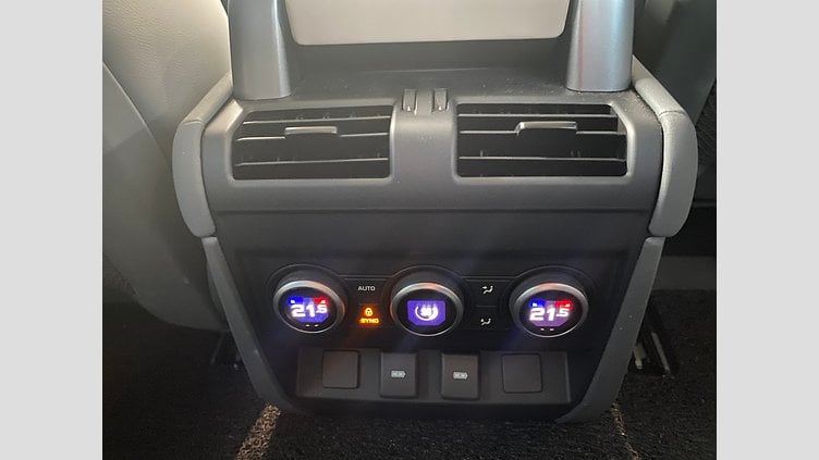 2023 認定中古車 Land Rover Defender 90 ユーロンホワイト P300 AWD（AT） X-DYNAMIC SE