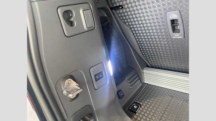 2023 認定中古車 Land Rover Defender 90 ユーロンホワイト P300 AWD（AT） X-DYNAMIC SE