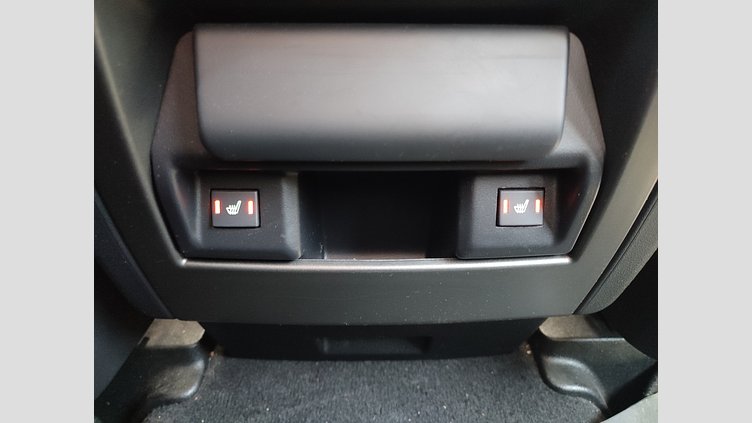 2012 JAZDENÉ VOZIDLÁ Land Rover Discovery Indus Silver 4x4 3.0 SDV6 HSE