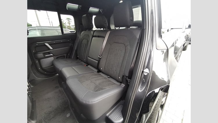 2024 認定中古車 Land Rover Defender 110 サントリーニブラック P525 AWD (AT) V8