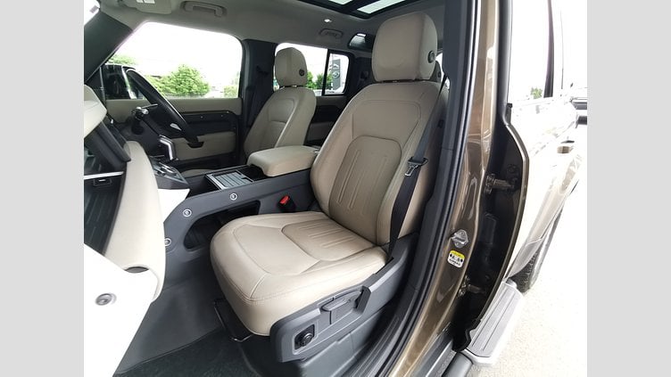 2021 認定中古車 Land Rover Defender 110 ゴンドワナストーン D300 AWD（AT） S