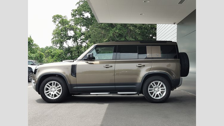 2021 認定中古車 Land Rover Defender 110 ゴンドワナストーン D300 AWD（AT） S