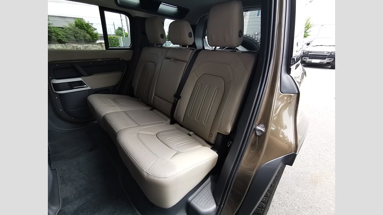 2021 認定中古車 Land Rover Defender 110 ゴンドワナストーン D300 AWD（AT） S