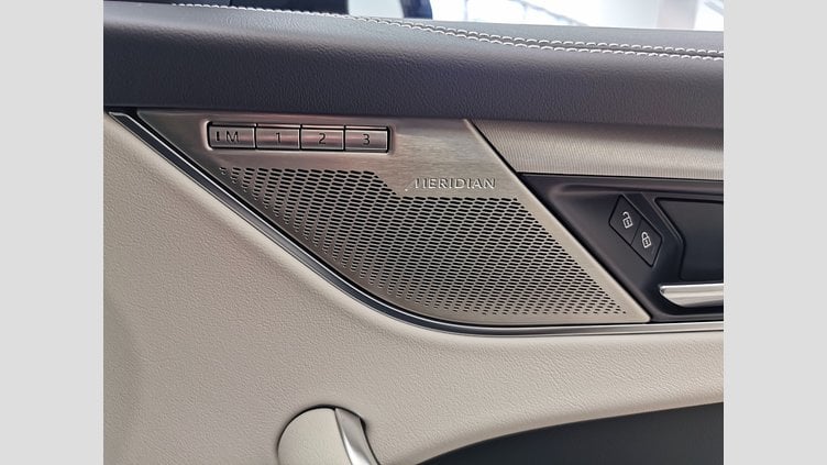 2024 認定中古車 Jaguar F-Pace カルパチアングレイ D204 AWD（オートマチック）MHEV R-DYNAMIC SE