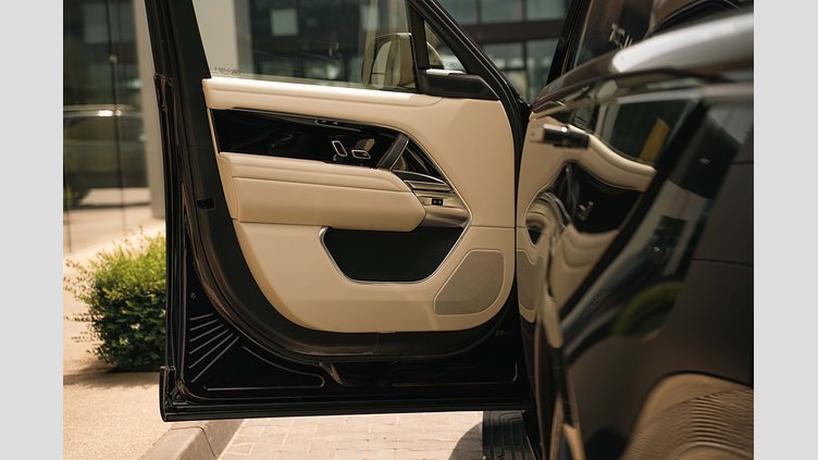 2025 JAZDENÉ VOZIDLÁ Land Rover Range Rover Santorini Black 4x4 3.0D MHEV D300 HSE AWD A/T