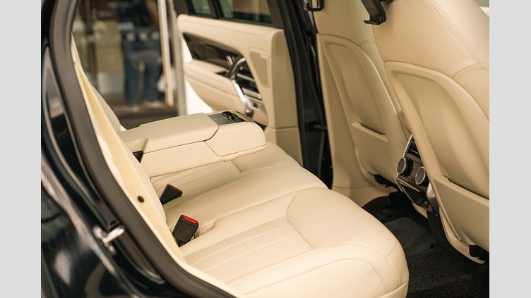 2025 JAZDENÉ VOZIDLÁ Land Rover Range Rover Santorini Black 4x4 3.0D MHEV D300 HSE AWD A/T