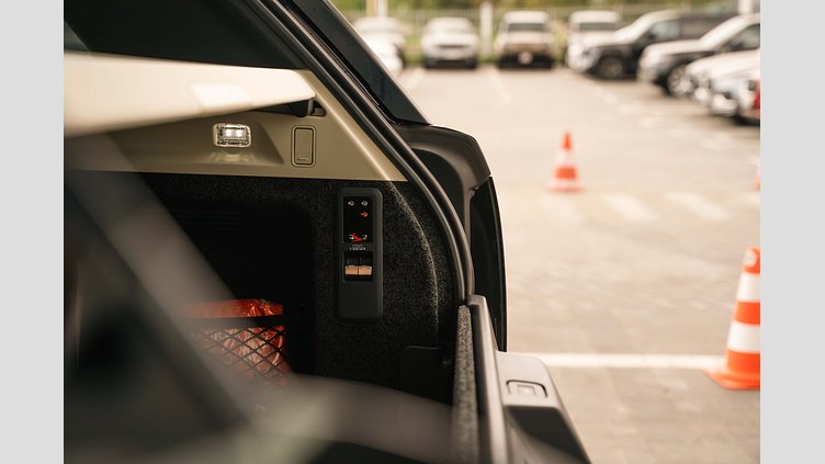 2025 JAZDENÉ VOZIDLÁ Land Rover Range Rover Santorini Black 4x4 3.0D MHEV D300 HSE AWD A/T