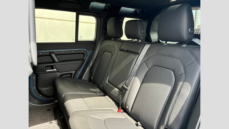 2025 認定中古車 Land Rover Defender 110 タスマンブルー P300 ガソリン X-Dynamic SE