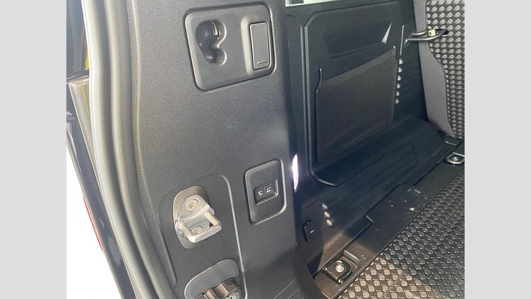 2023 認定中古車 Land Rover Defender 110 Santorini Black D300 AWD（AT） X-DYNAMIC SE