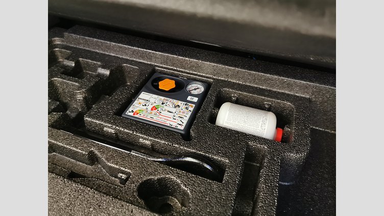 2024 認定中古車 Land Rover Range Rover Evoque トライベッカブルー P250（ガソリン） スタンダードホイールベース DYNAMIC HSE