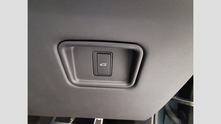 2023 認定中古車 Land Rover Range Rover Sport ジオラグリーン 3.0リッター6気筒400PSターボチャージドガソリンMHEV（オートマチック） FIRST EDITION