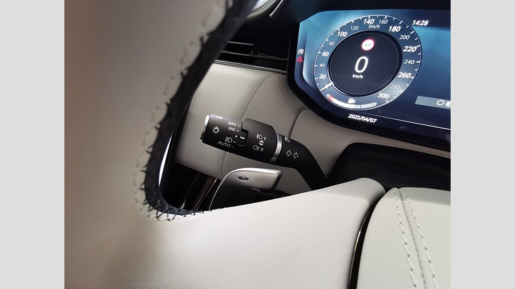 2023 認定中古車 Land Rover Range Rover Sport ジオラグリーン 3.0リッター6気筒400PSターボチャージドガソリンMHEV（オートマチック） FIRST EDITION