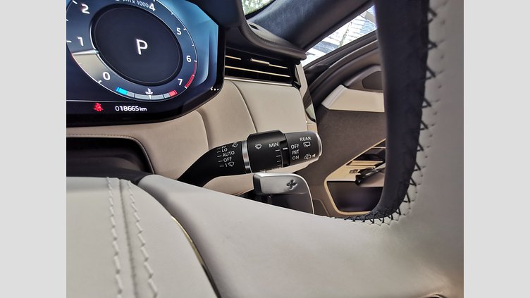 2023 認定中古車 Land Rover Range Rover Sport ジオラグリーン 3.0リッター6気筒400PSターボチャージドガソリンMHEV（オートマチック） FIRST EDITION