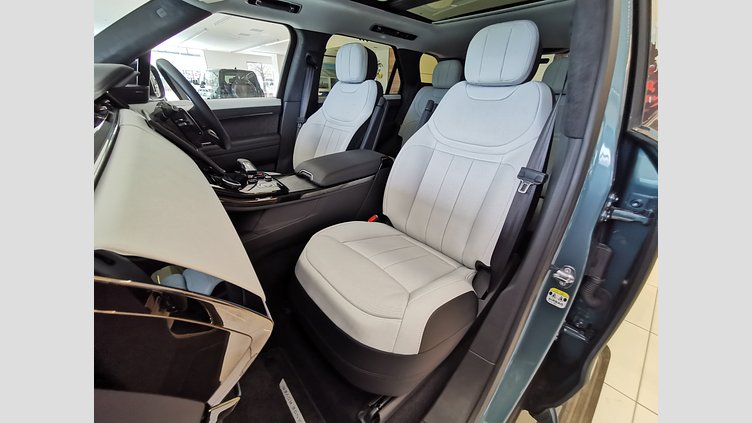 2023 認定中古車 Land Rover Range Rover Sport ジオラグリーン 3.0リッター6気筒400PSターボチャージドガソリンMHEV（オートマチック） FIRST EDITION
