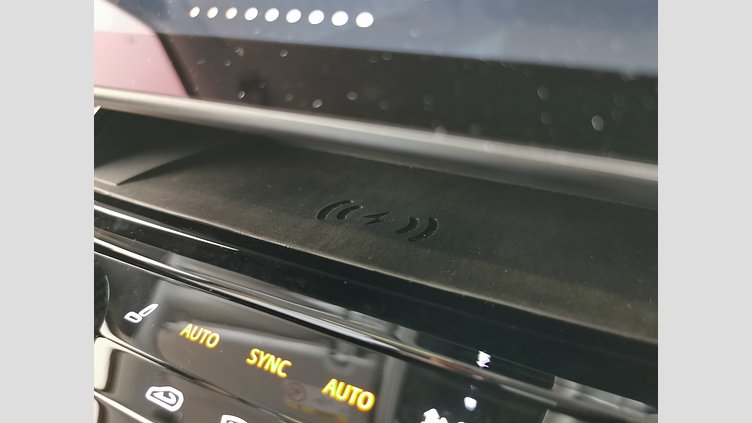 2023 認定中古車 Land Rover Range Rover Sport ジオラグリーン 3.0リッター6気筒400PSターボチャージドガソリンMHEV（オートマチック） FIRST EDITION