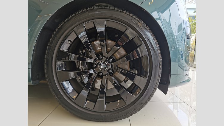 2023 認定中古車 Land Rover Range Rover Sport ジオラグリーン 3.0リッター6気筒400PSターボチャージドガソリンMHEV（オートマチック） FIRST EDITION