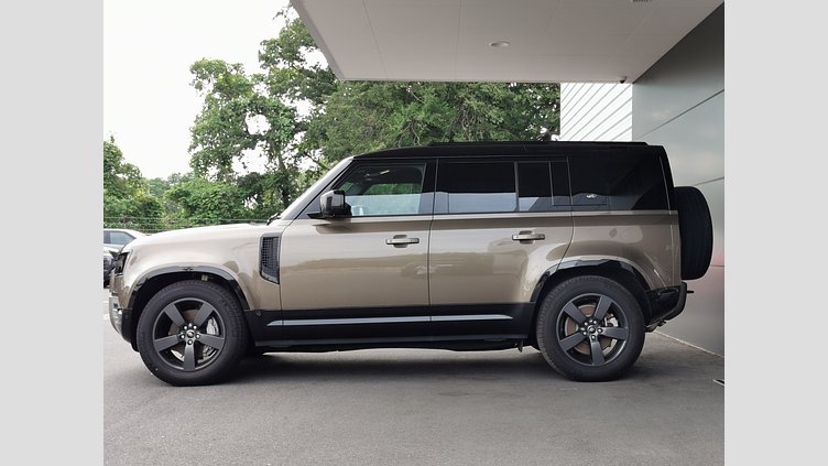 2024 認定中古車 Land Rover Defender 110 ゴンドワナストーン D300 AWD（AT） X-DYNAMIC SE