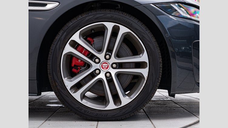 2020 認定中古車 Jaguar XE カルパチアングレー P250 RWD AUTOMATIC 4 door Saloon R-DYNAMIC SE
