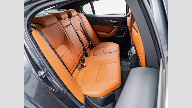 2020 認定中古車 Jaguar XE カルパチアングレー P250 RWD AUTOMATIC 4 door Saloon R-DYNAMIC SE