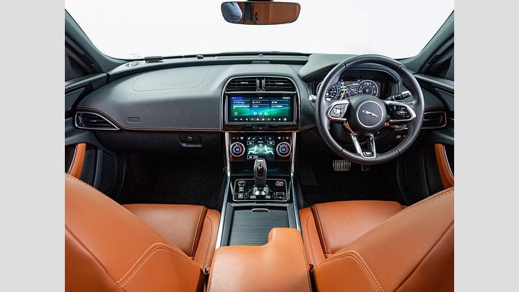 2020 認定中古車 Jaguar XE カルパチアングレー P250 RWD AUTOMATIC 4 door Saloon R-DYNAMIC SE
