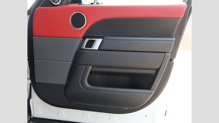 2020 認定中古車 Land Rover Range Rover Sport フジホワイト 3.0リッターTDV6ディーゼル（258 PS） HSE DYNAMIC